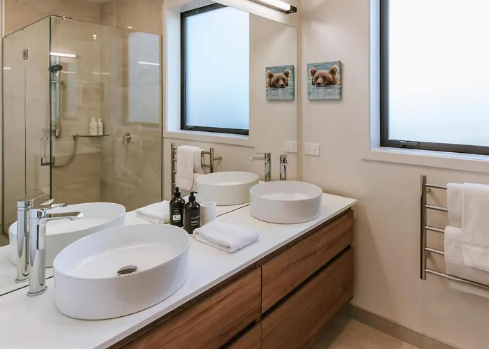 Te Moana - Views - Sleeps 7 - Holiday home
