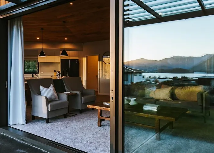 Te Moana - Views - Sleeps 7 - *
