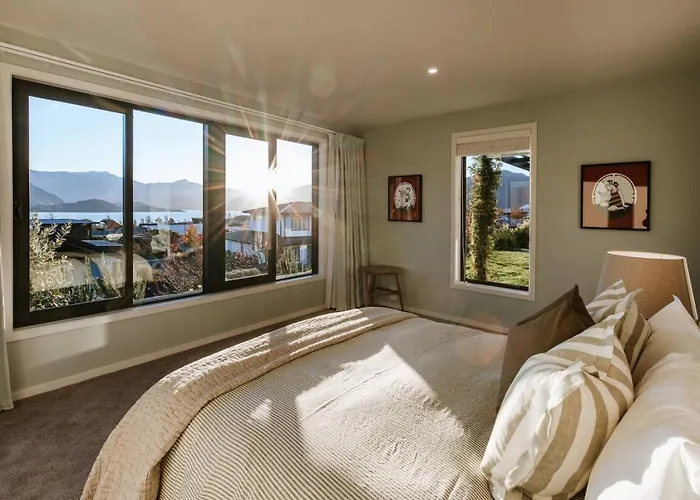 Te Moana - Views - Sleeps 7 - Wanaka