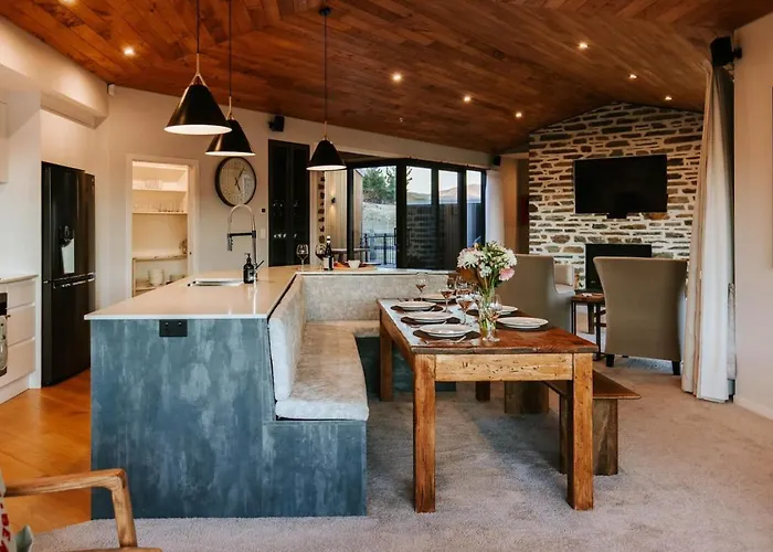 Te Moana - Views - Sleeps 7 - Wanaka