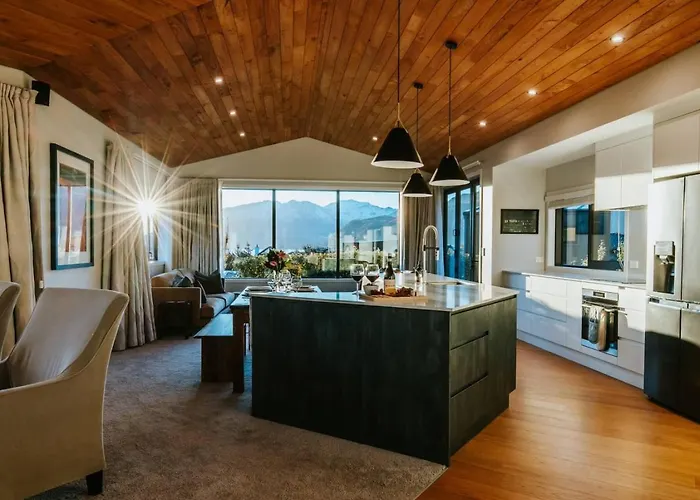 Holiday home Te Moana - Views - Sleeps 7 - Wanaka