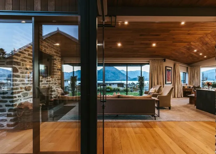 Te Moana - Views - Sleeps 7 - *