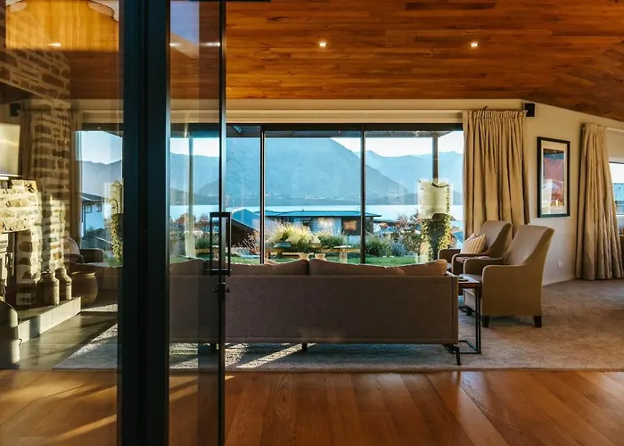 Te Moana - Views - Sleeps 7 - Holiday home Wanaka