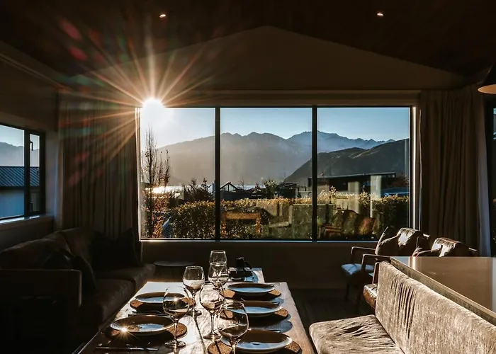 Te Moana - Views - Sleeps 7 - *